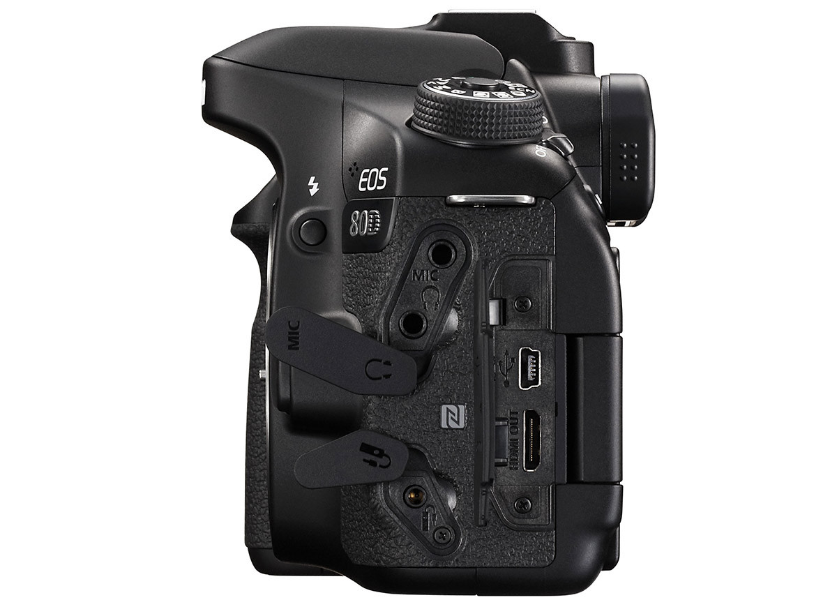 Canon EOS 80D uttag för hörlurar, extern mikrofon och HDMI