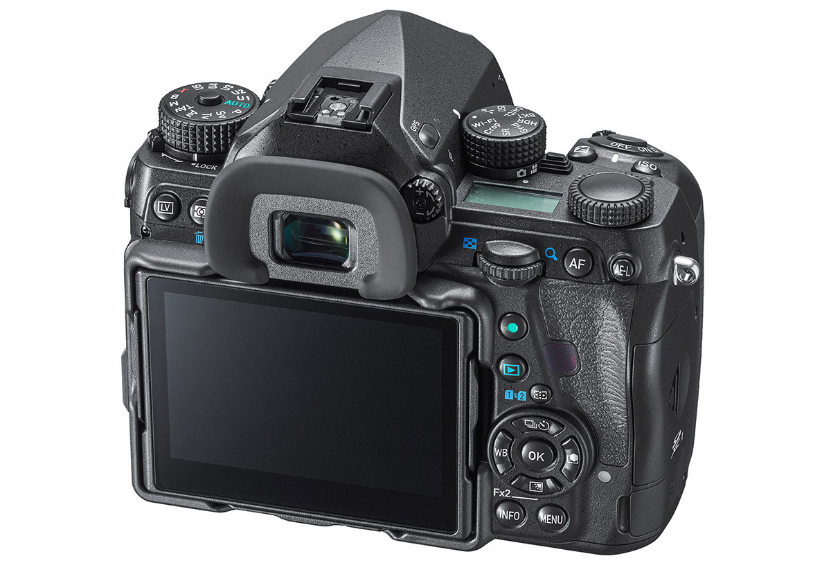 Pentax K-1 har massor av fysiska reglage bland annat tre inmatningshjul