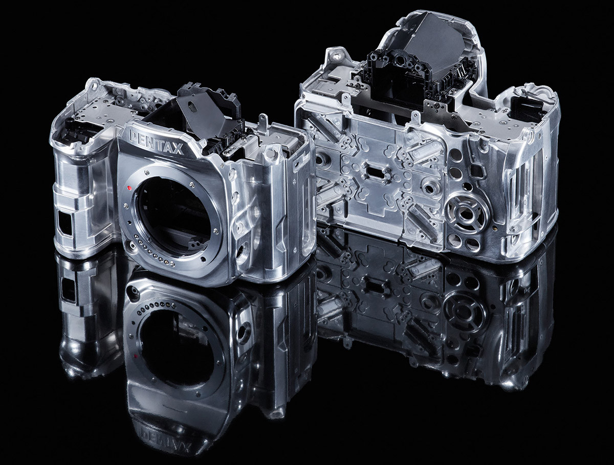 Pentax K-1 kamerahuset är i magnesiumlegering och har vädertätningar på 83 ställen